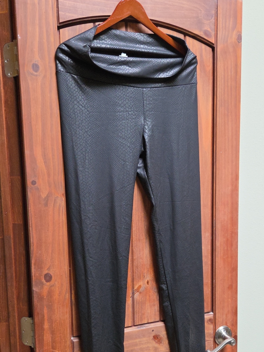 Faux Snake Skin Pattern Leggings. Black
